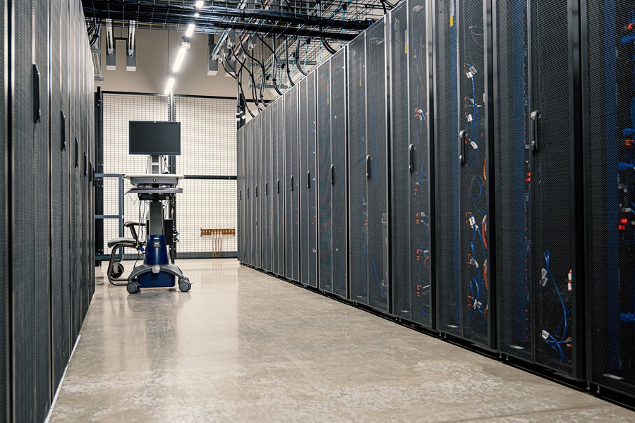 Optimized server environments with virtualization for maximum efficiency.